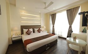 Hotel Picasso Prive Naraina Delhi - Couple Friendly Local Ids Accepted